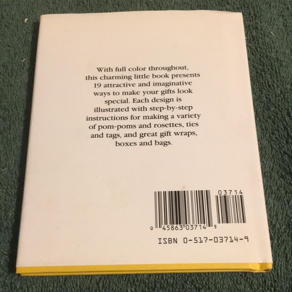 ”The Miniature Book of Gift Wrapping” Hardcover with dust jacket - Picture 2 of 3